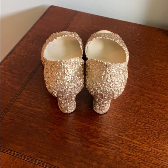 Chic gold rubber shoes - Picture 3 of 4